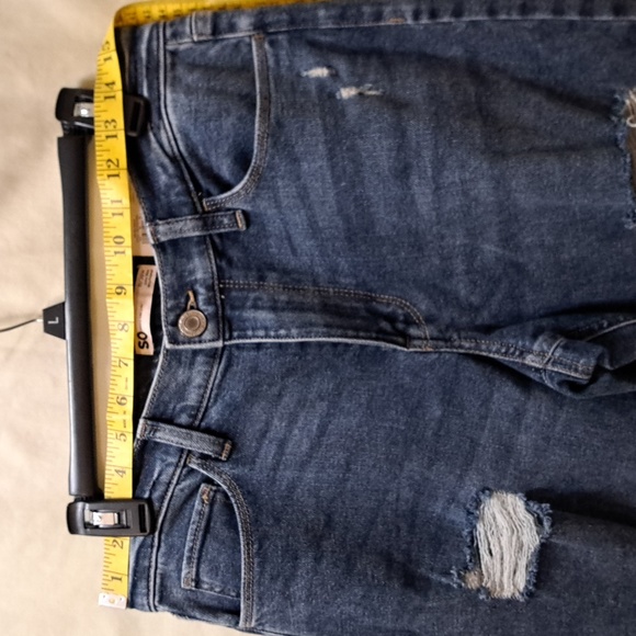 NWT SO Women's Boyfriend Low Rise Sz 11/30W Relaxed through hip & thigh jeans - Picture 6 of 6